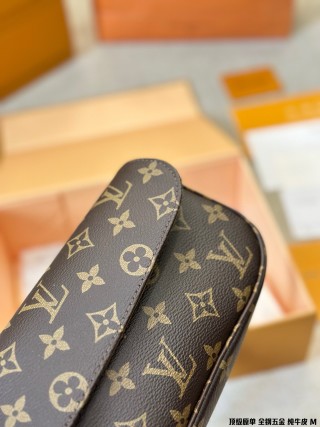Louis Vuitton Wallet on Chain Ivy Shoulder Bag Monogram view 5
