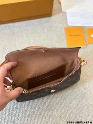 Louis Vuitton Wallet on Chain Ivy Shoulder Bag Monogram view 8