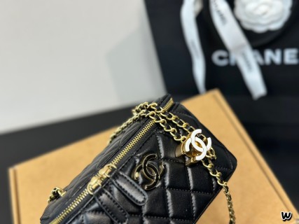 Chanel Black Quilted Box Bag with Gold Chain Strap view 4