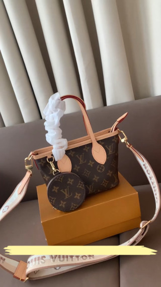 Louis Vuitton Monogram Canvas Bucket Bag with Pouch Brown video