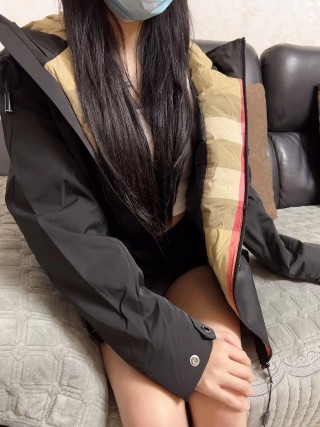 Burberry Black & Beige Colorblock Down Jacket view 2