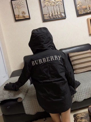 Burberry Black & Beige Colorblock Down Jacket view 3