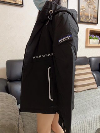 Burberry Black & Beige Colorblock Down Jacket view 5