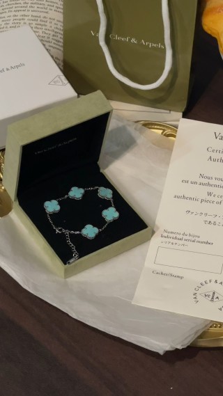 Van Cleef & Arpels Turquoise Clover Bracelet Silver