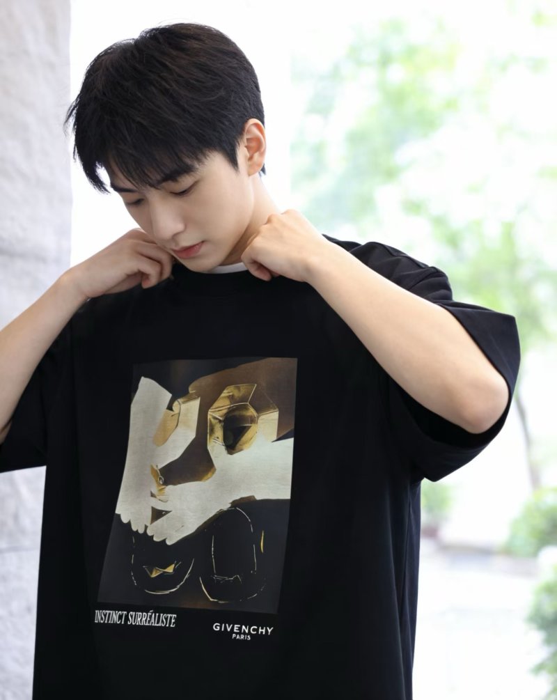 Givenchy Distinct Surréaliste Black T-Shirt