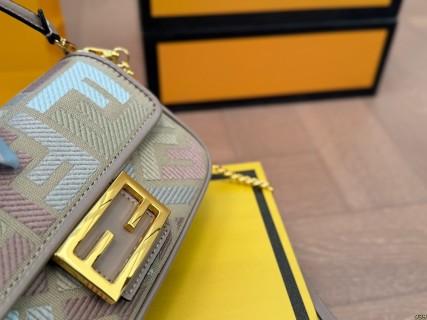 Fendi Embroidered Baguette Bag Small Beige view 3