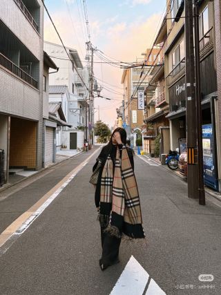 Burberry Check Cashmere Cape Wrap Black & Beige view 2