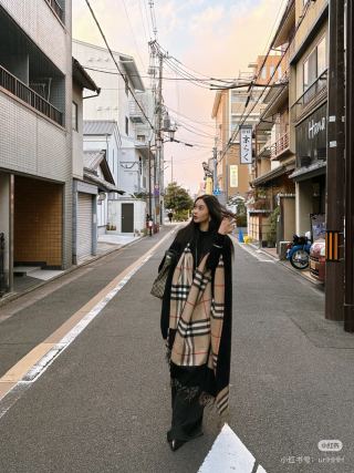 Burberry Check Cashmere Cape Wrap Black & Beige view 4