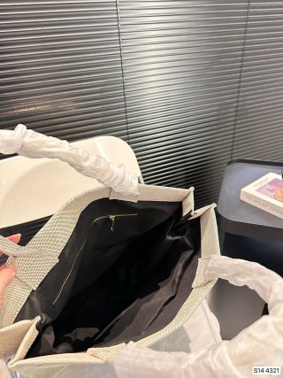 Burberry EKD Tote Bag Cream & Purple view 9