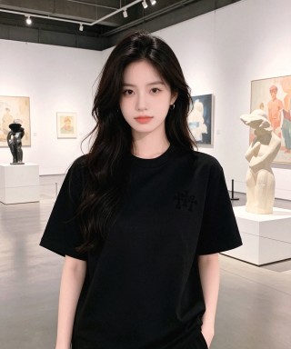 Black Minimalist Short Sleeve T-Shirt