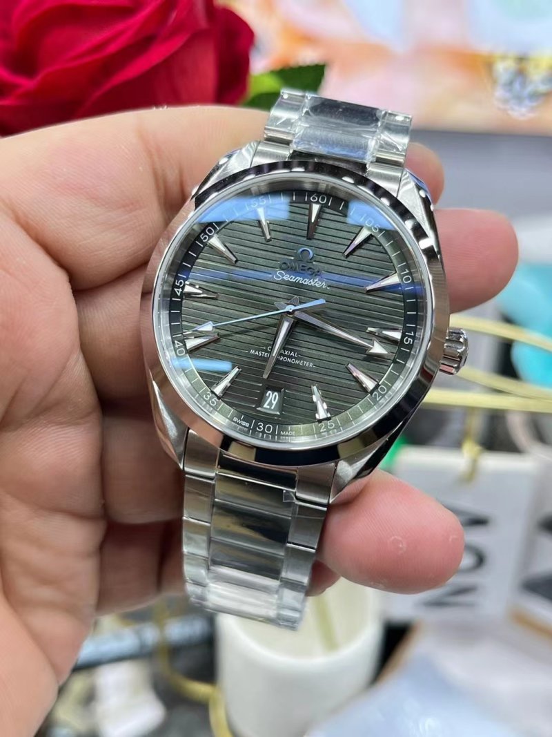 Omega Seamaster Aqua Terra 150M Grapewood 41.5mm view