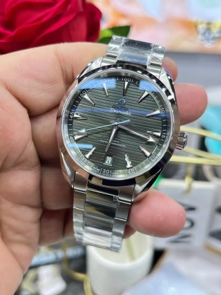 Omega Seamaster Aqua Terra 150M Grapewood 41.5mm view 2