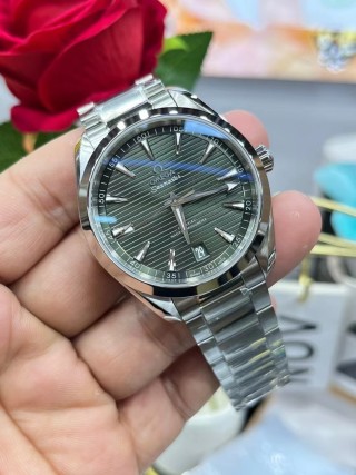 Omega Seamaster Aqua Terra 150M Grapewood 41.5mm view 3