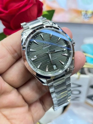 Omega Seamaster Aqua Terra 150M Grapewood 41.5mm view 4