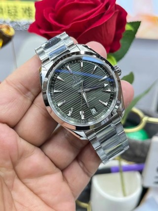 Omega Seamaster Aqua Terra 150M Grapewood 41.5mm view 9