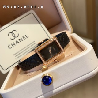 Chanel Boy·Friend H4883 Small Square Watch Rose Gold White view 4