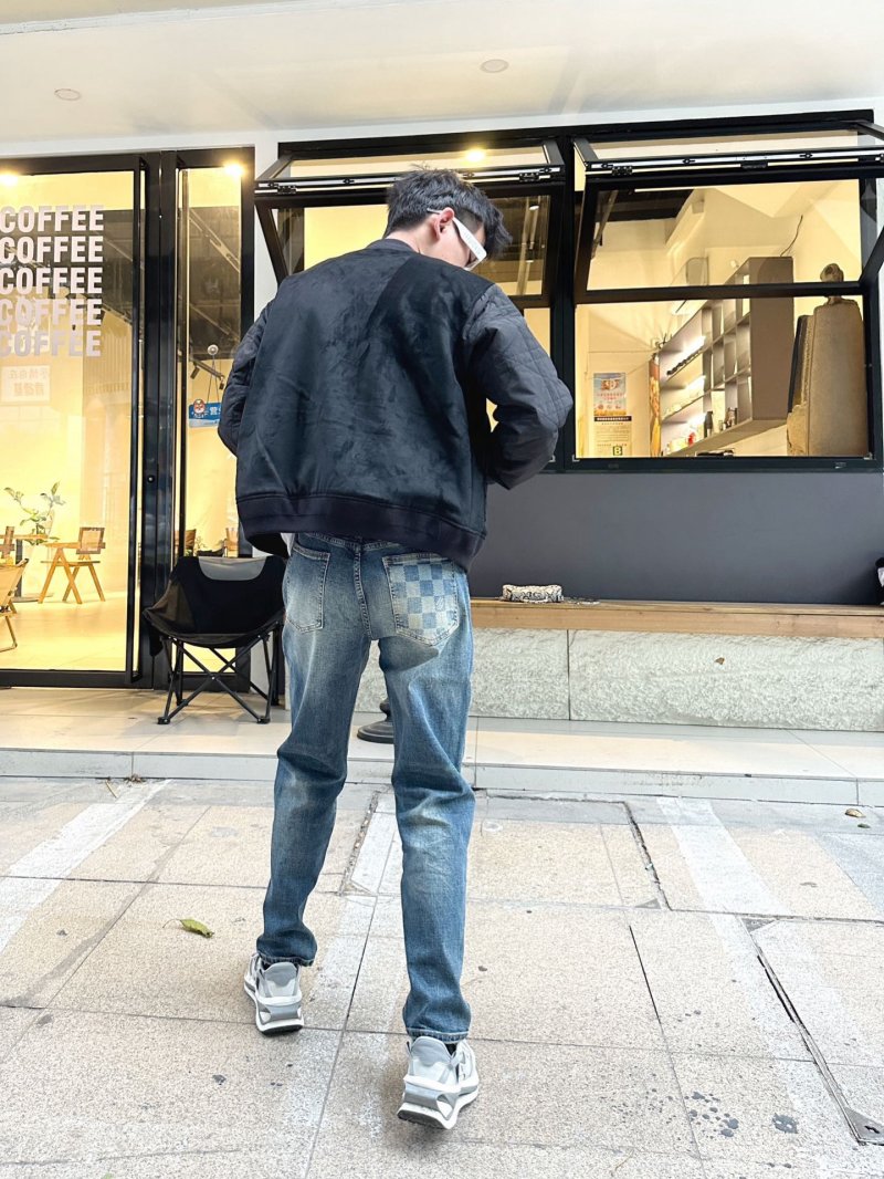 Classic Medium Wash Straight Fit Denim Jeans view