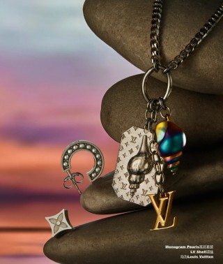 LV Shell Monogram Pendant Necklace Silver view 3