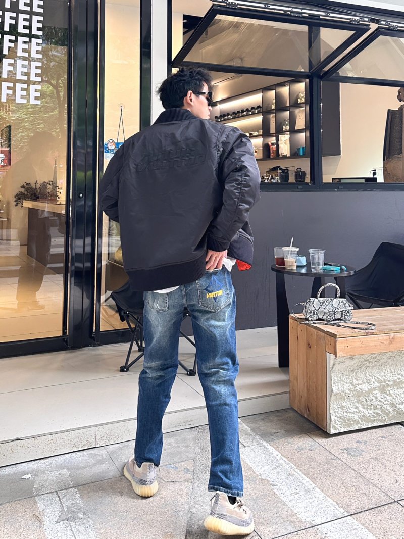 Distressed Blue Denim Jeans - Ripped Knee Fit