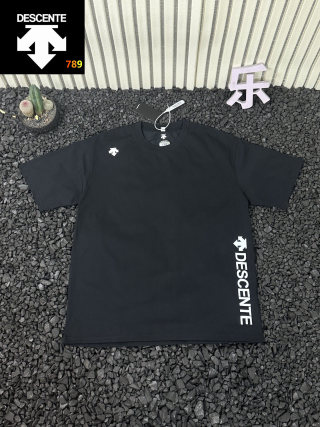 Descente Classic Logo T-Shirt White view 3