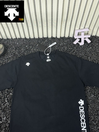 Descente Classic Logo T-Shirt White view 5