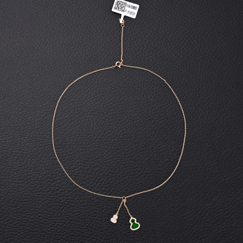 Qeelin Green Chalcedony Gourd Tassel Necklace view