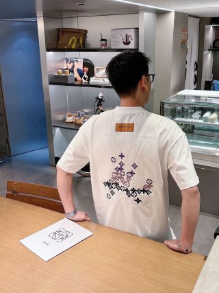 Louis Vuitton Monogram Diamond Print White T-Shirt view 7