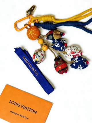 Louis Vuitton Monogram World Tour Charm Keychain - Multi view 7