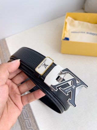 Louis Vuitton LV Initials Black Leather Automatic Belt view 4