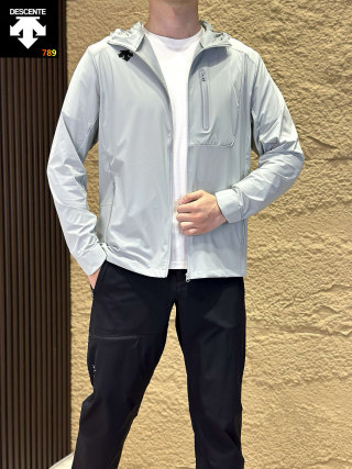 Descente Black Hooded Ice Silk Speed-Dry Outdoor Jacket view 4