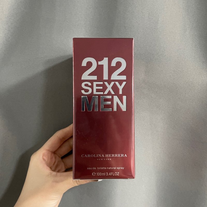 Carolina Herrera 212 Men Eau de Toilette 100ml view