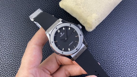Hublot Classic Fusion 42mm Black Dial Rubber Strap Watch