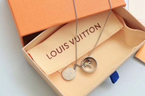 Louis Vuitton LV Charm Necklace with Detachable Ring Set view 2