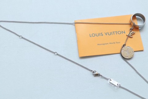 Louis Vuitton LV Charm Necklace with Detachable Ring Set view 6