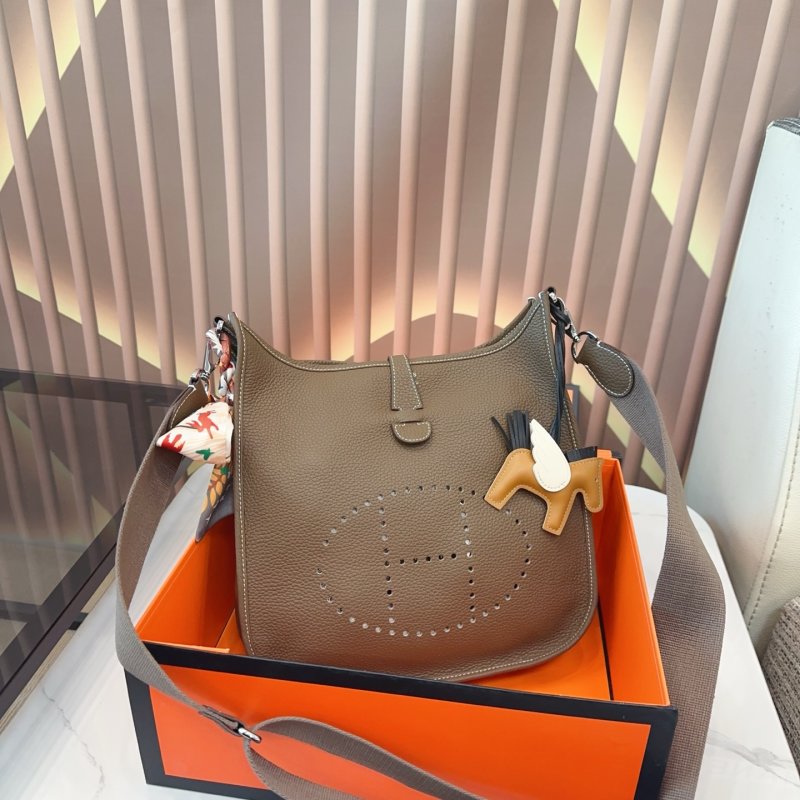 Hermès Evelyne Perforated Leather Shoulder Bag - Taupe