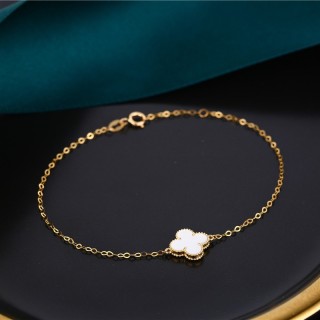 Van Cleef & Arpels Four-Leaf Clover Bracelet Red Carnelian 18K Gold view 5