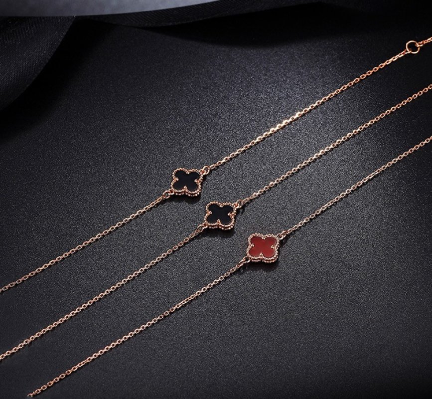 Van Cleef & Arpels Four-Leaf Clover Bracelet Red Carnelian 18K Gold view