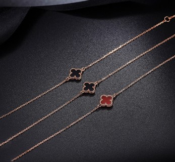 Van Cleef & Arpels Four-Leaf Clover Bracelet Red Carnelian 18K Gold view 9