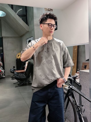 Louis Vuitton Monogram Short Sleeve T-Shirt Grey view 8