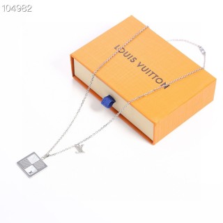 Louis Vuitton Shell Detail Square Pendant Necklace Silver view 3