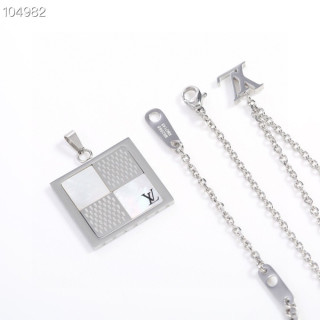 Louis Vuitton Shell Detail Square Pendant Necklace Silver view 5