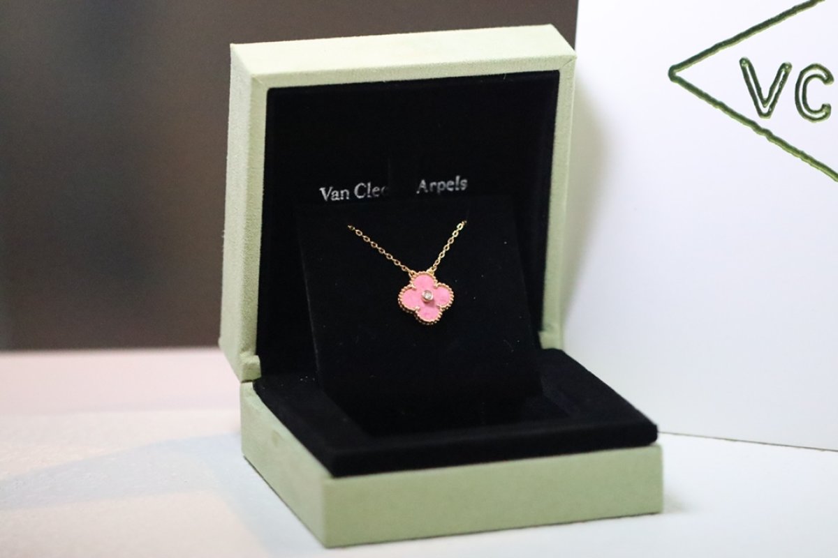 Van Cleef & Arpels Rose Gold Pink Tourmaline Clover Pendant Necklace