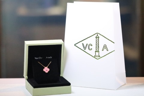 Van Cleef & Arpels Rose Gold Pink Tourmaline Clover Pendant Necklace view 3