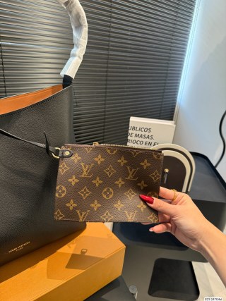 Louis Vuitton Black Leather Commuter Shoulder Bag view 3