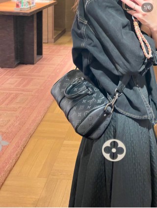 Louis Vuitton Monogram Keepall Bandoulière Grey view 2