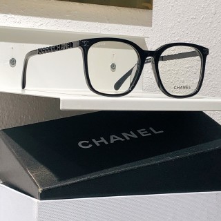 Chanel CH0606 Black Square Sunglasses with Pearl-Effect Temple view 4