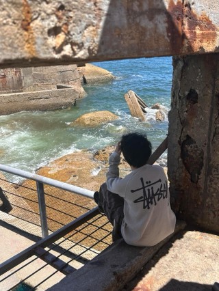 Stüssy Cream Ribbed Long Sleeve Graphic Tee view 5
