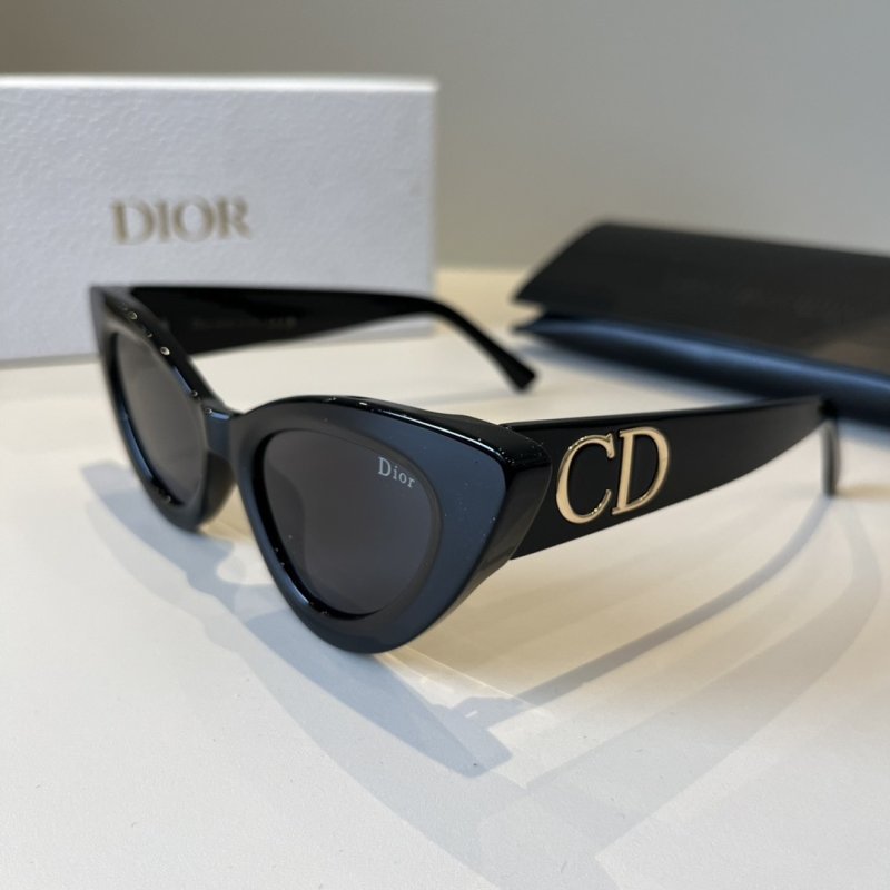 Dior CD Cat-Eye Sunglasses Black view