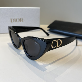 Dior CD Cat-Eye Sunglasses Black view 3