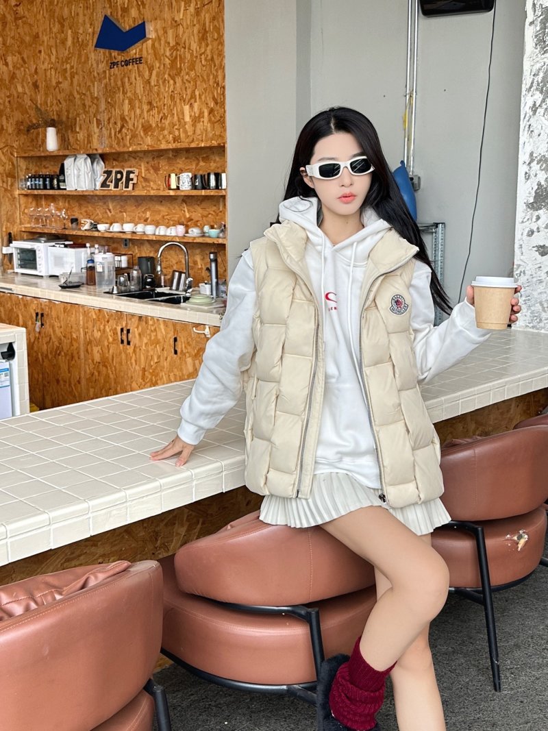 Cream Puffer Vest Gilet with White Hoodie Layering Set